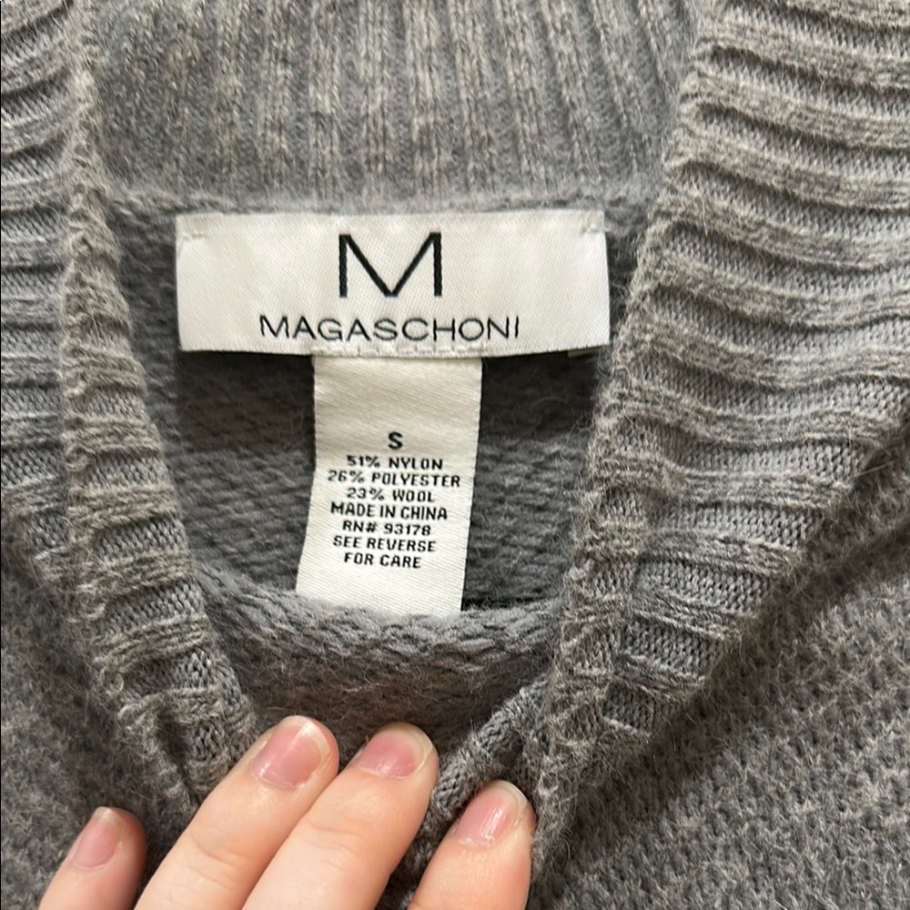 Cozy Gray Ribbed Sweater - Picture 2 of 3